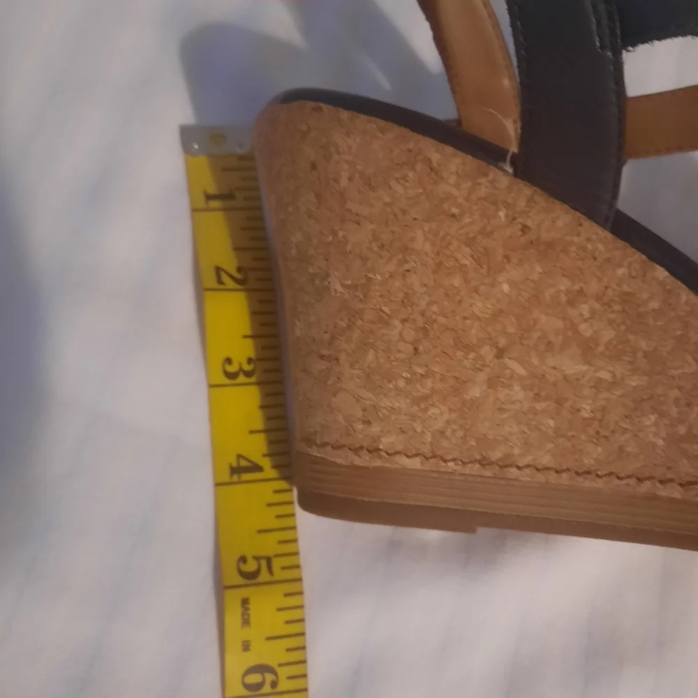 Clarks Cork wedge sandals Size 9